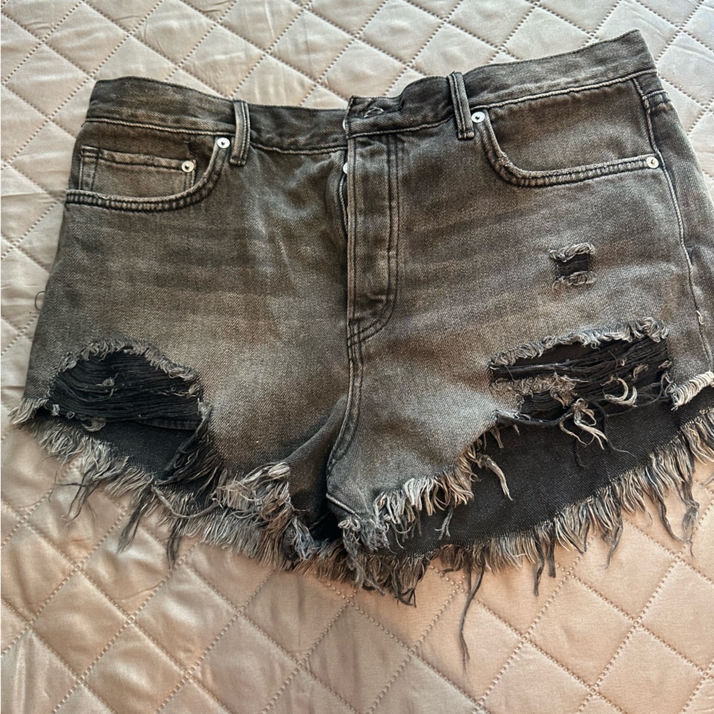 We The Free black distressed denim cutoff shorts size 31 - Picture 1 of 4